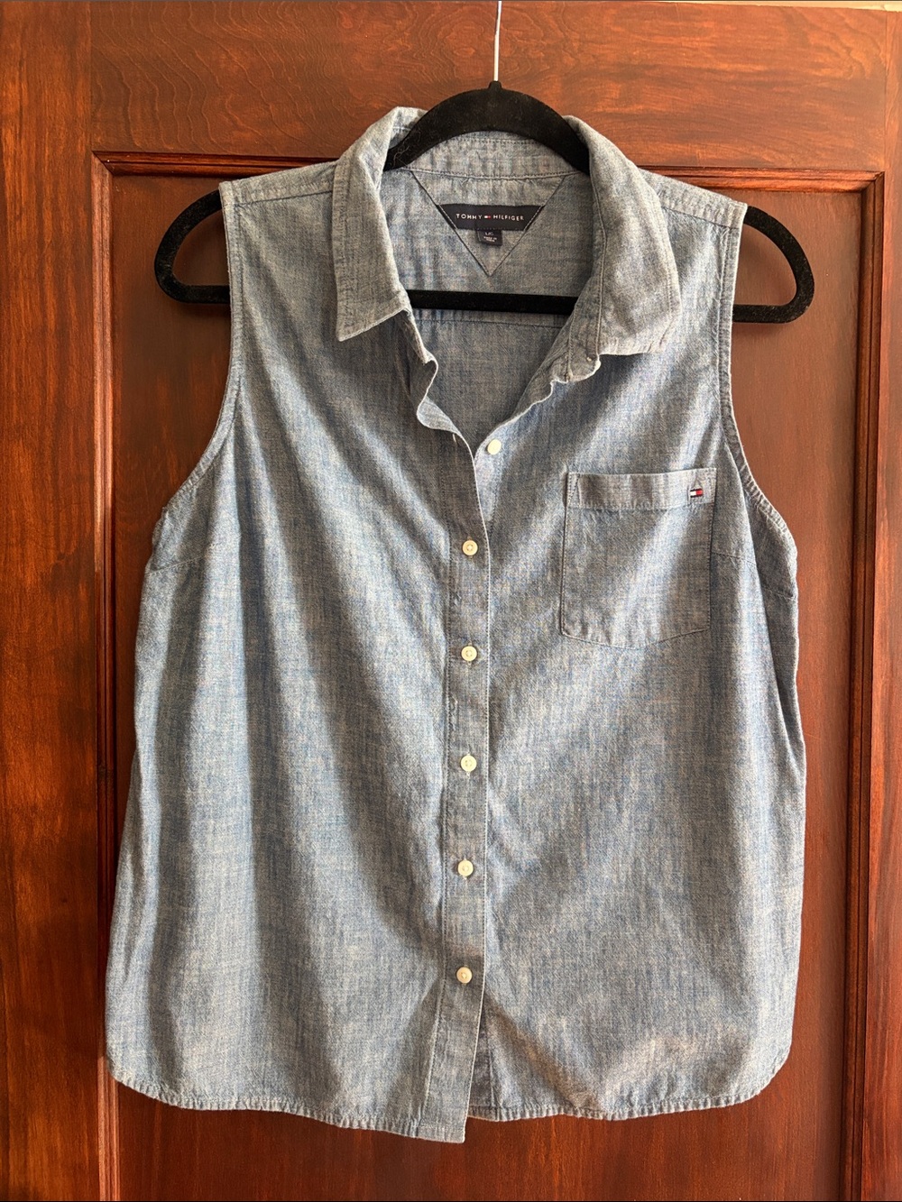 Tommy Hilfiger Light Blue Sleeveless Chambray Button-Down Shirt